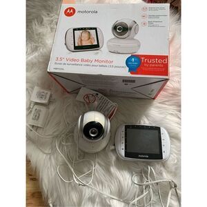 Motorola MBP33XL 3.5" Video Baby Monitor with Digital Zoom, Two-Way Audio , 2 Pi